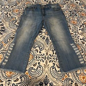 Super cute KanCan gently used capris with distress on calf and back,size 13 30.